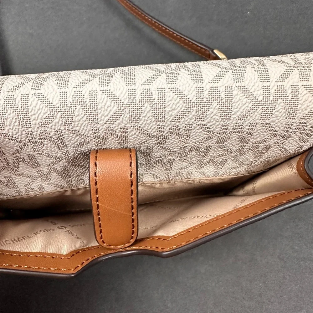 Michael‎ Kors Jet Set Travel Multifunction Phone Crossbody